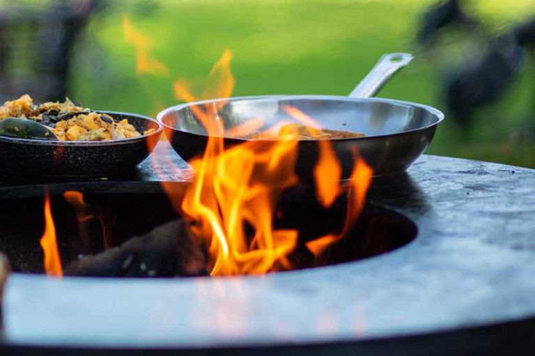 GRILL & CHILL